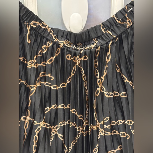 BRAND NEW Anne Klein Elegant Black and Gold Pleated Skirt size M - Picture 6 of 10